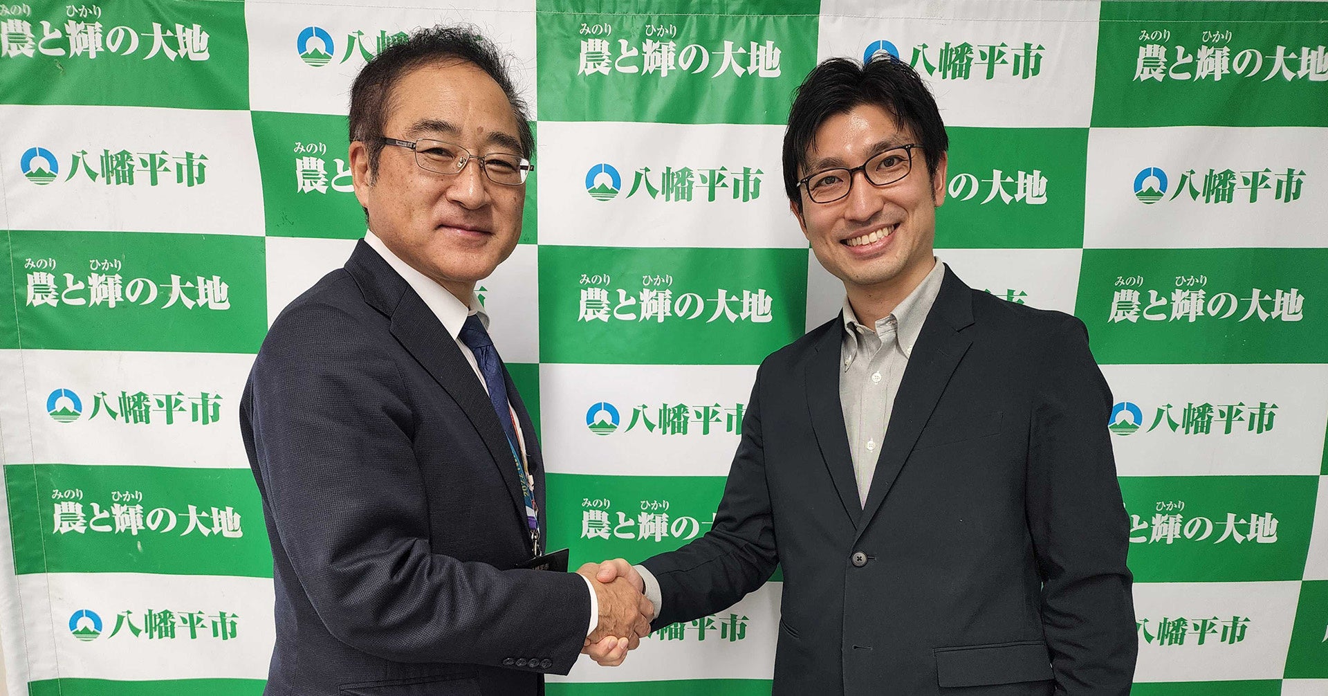 八幡平市長：佐々木孝弘様（左）とKids Public代表：橋本（右）