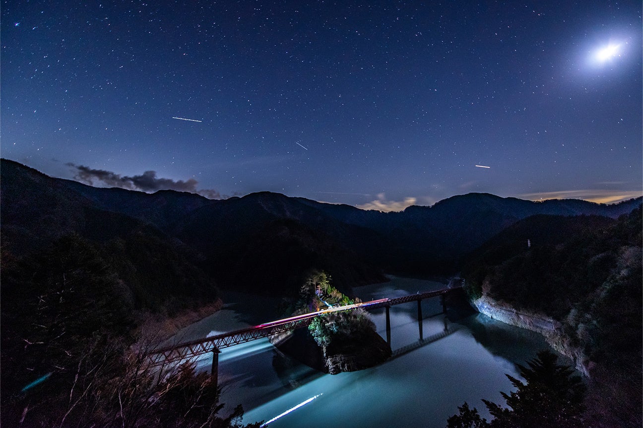 満天の星の下、大井川鐵道『星空列車』と奥大井湖上駅