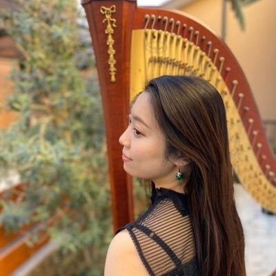 ハープ奏者　浅野華さん