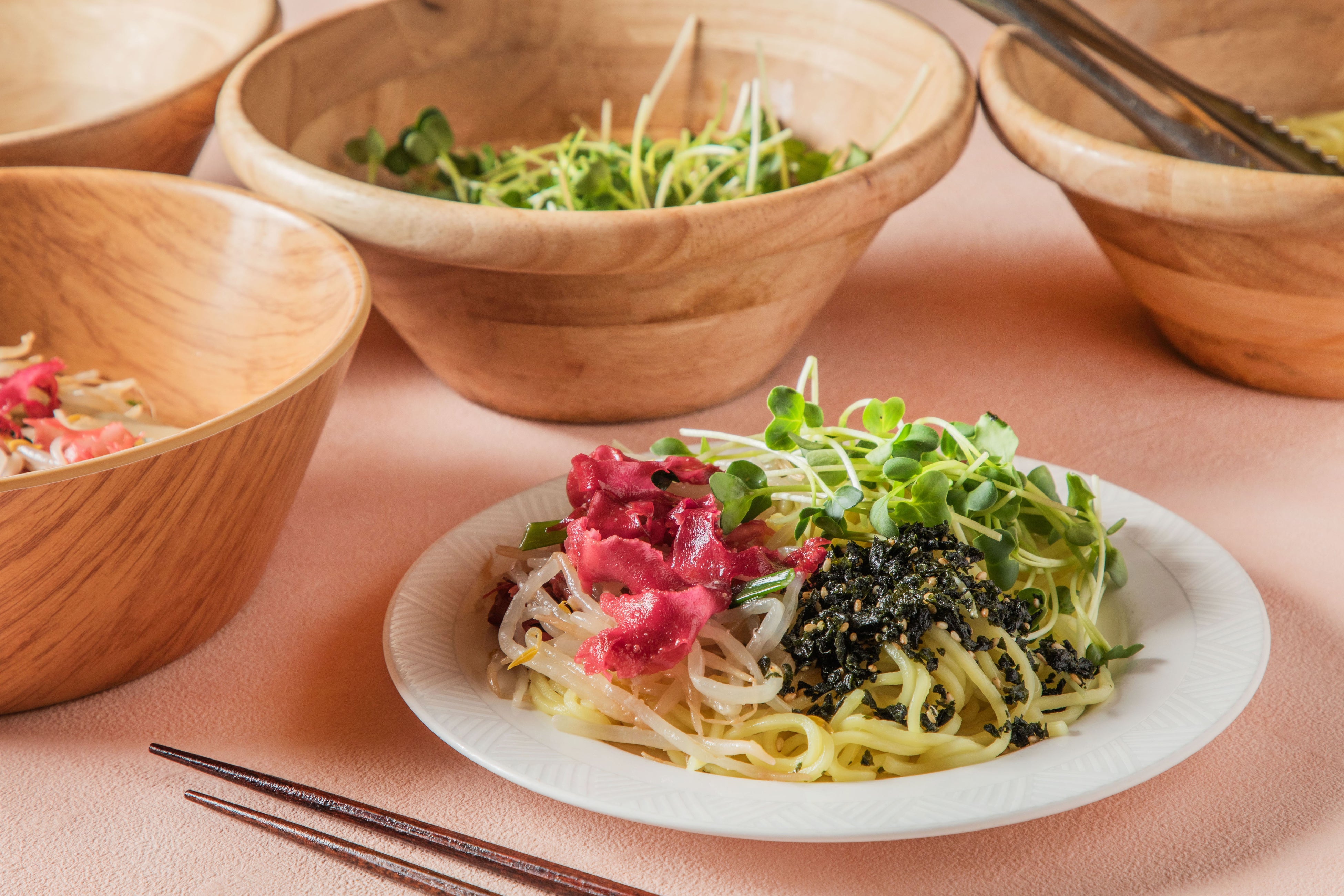 調味料はハリッサペースト（唐辛子＆スパイスのペースト） or トマト＆焦がしニンニク醤油ダレをご用意