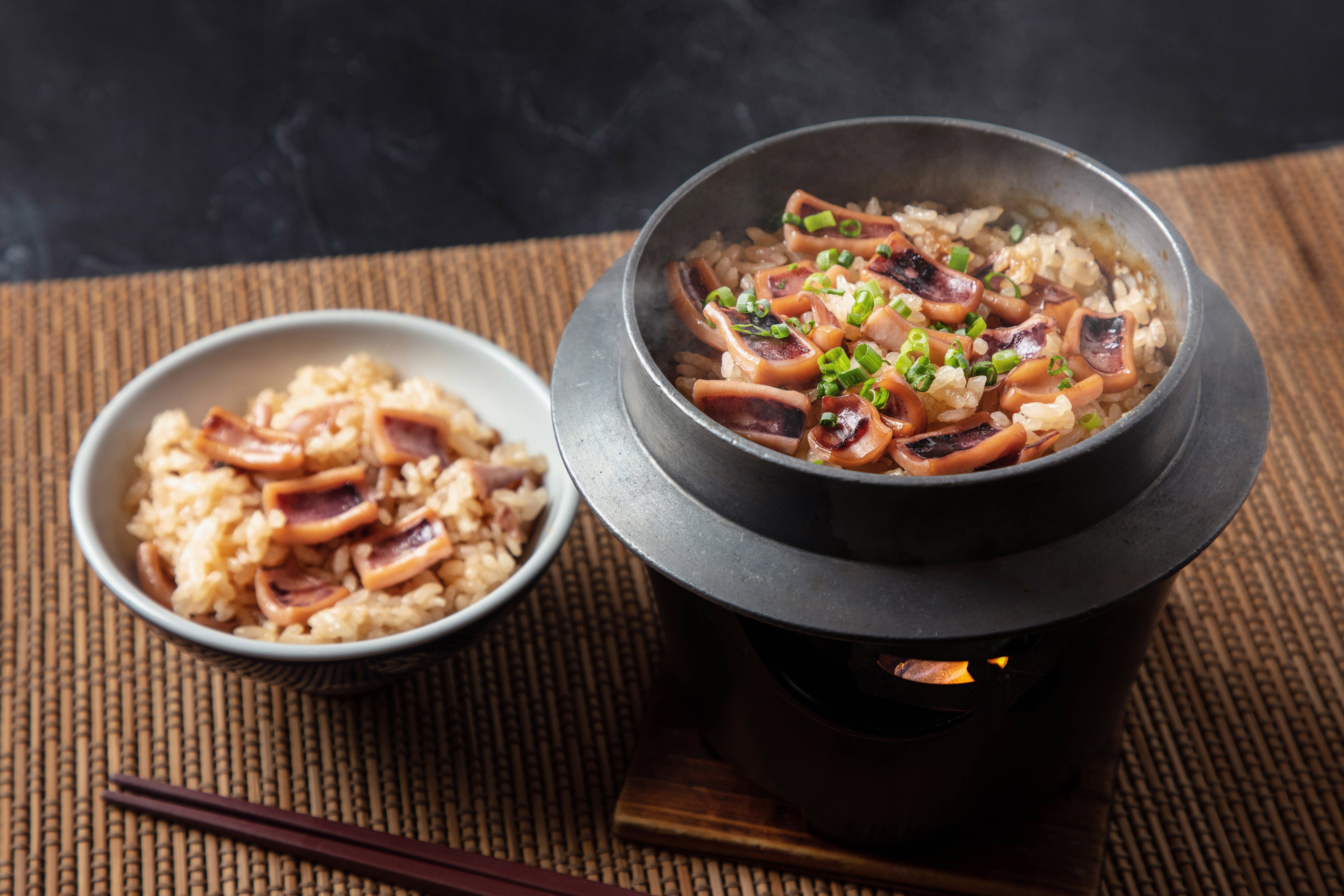 函館市のイカ×長万部町のカニ×八雲町のホタテ　道南３市町の名物食材を組み合わせた豪華な釜めし