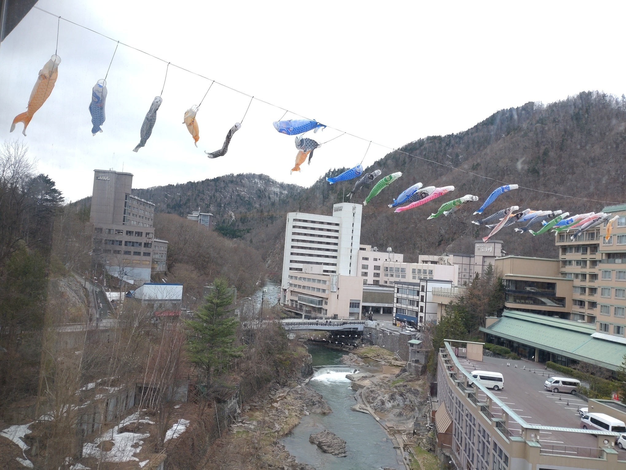 館内からの鯉のぼりイメージ