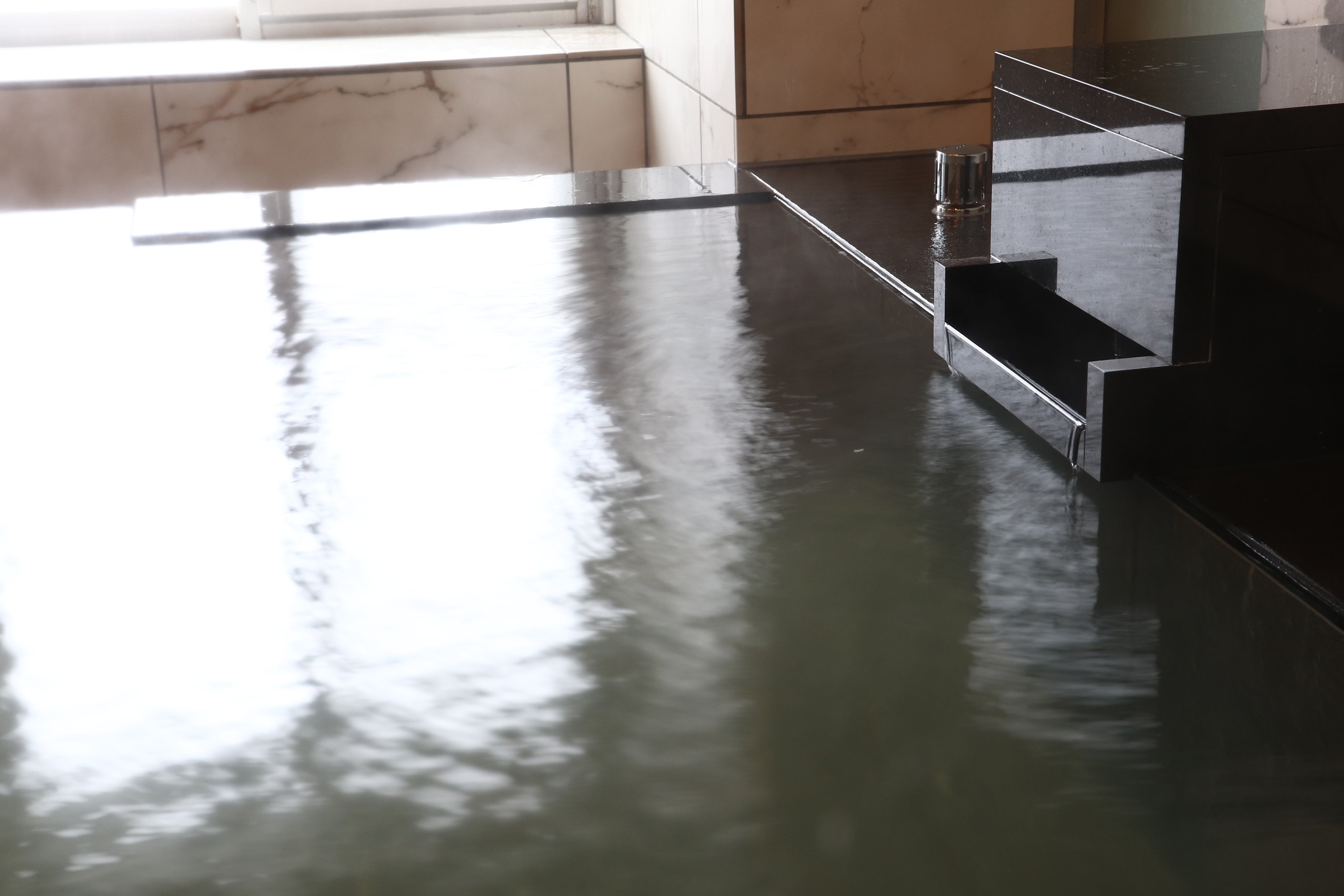 源泉かけ流しの温泉を