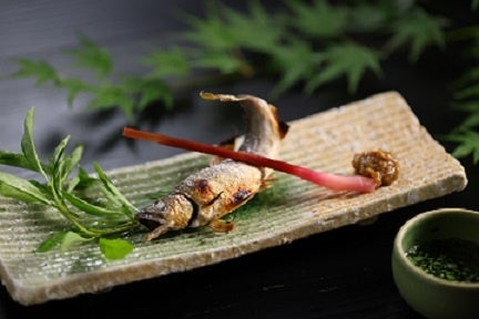 焼物「活〆鮎の塩焼き」