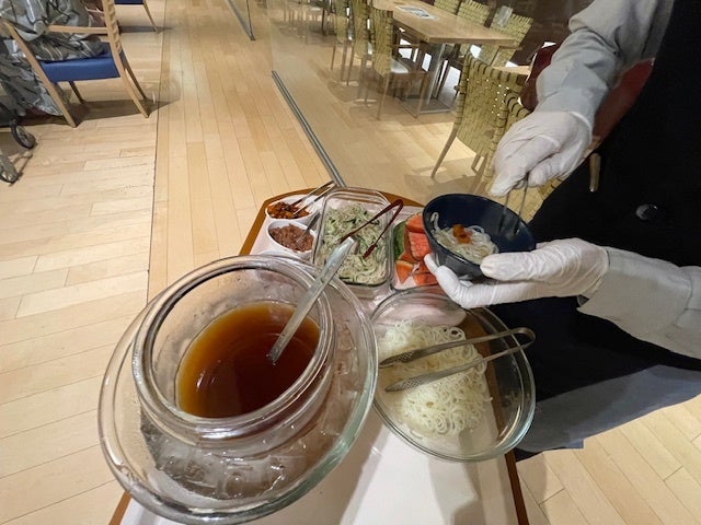 ワゴンサービスの冷麺