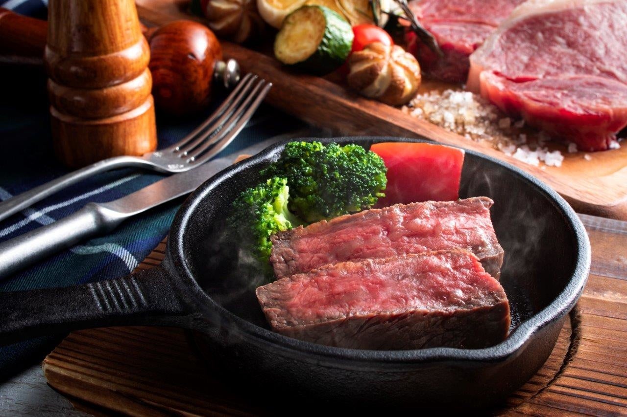 熱々!「鉄板ステーキ」