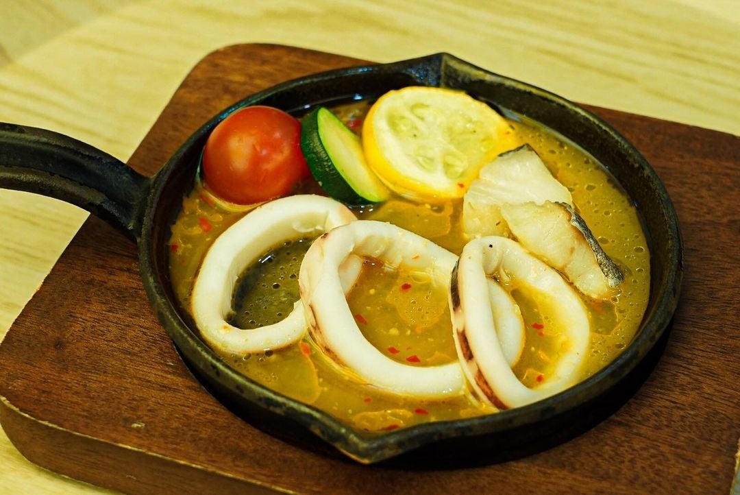 実演コーナーの目玉料理「イカ＆夏野菜のアヒージョ」