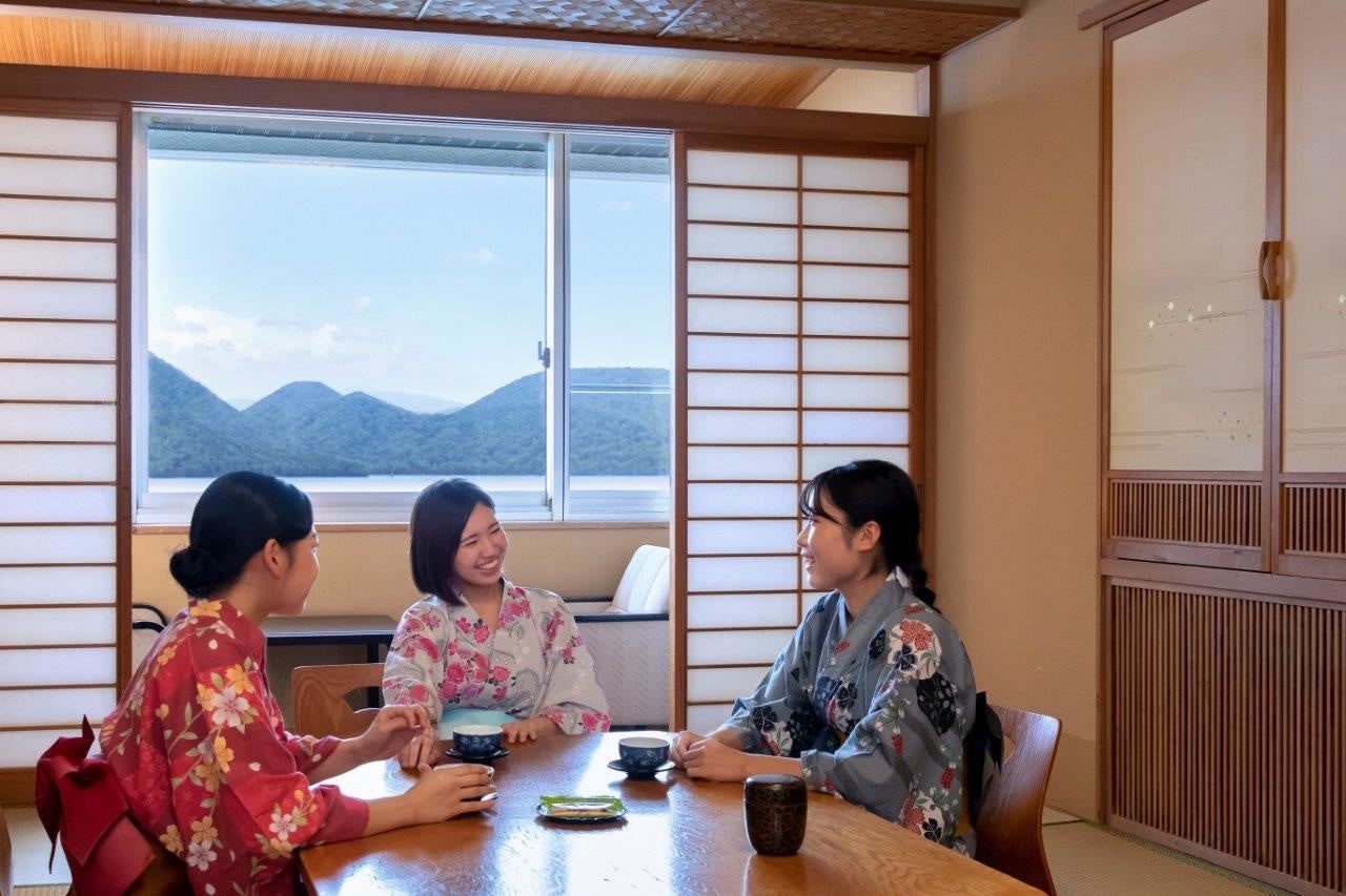 絶景の湖側客室で夏の洞爺を満喫しよう。