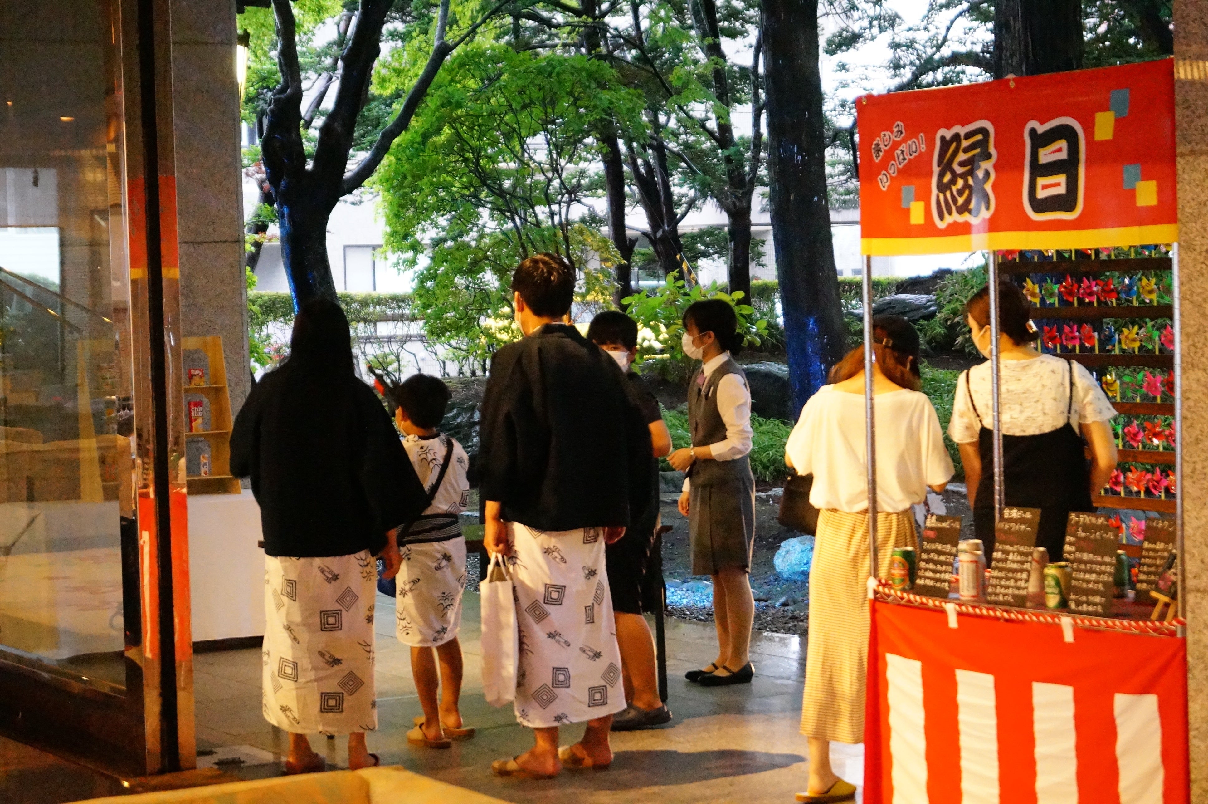 初日の縁日の様子