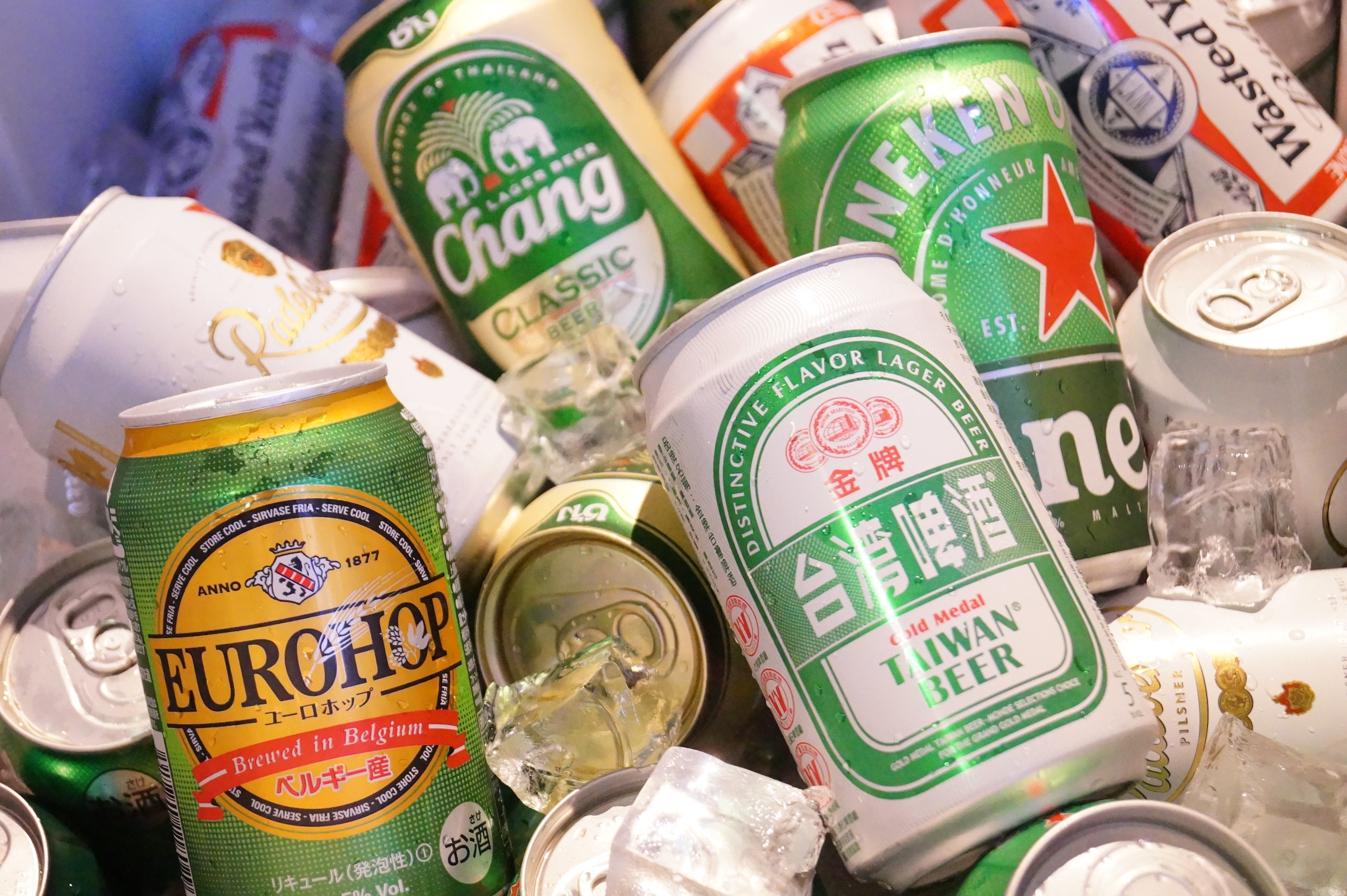 大人は世界の缶ビールで乾杯