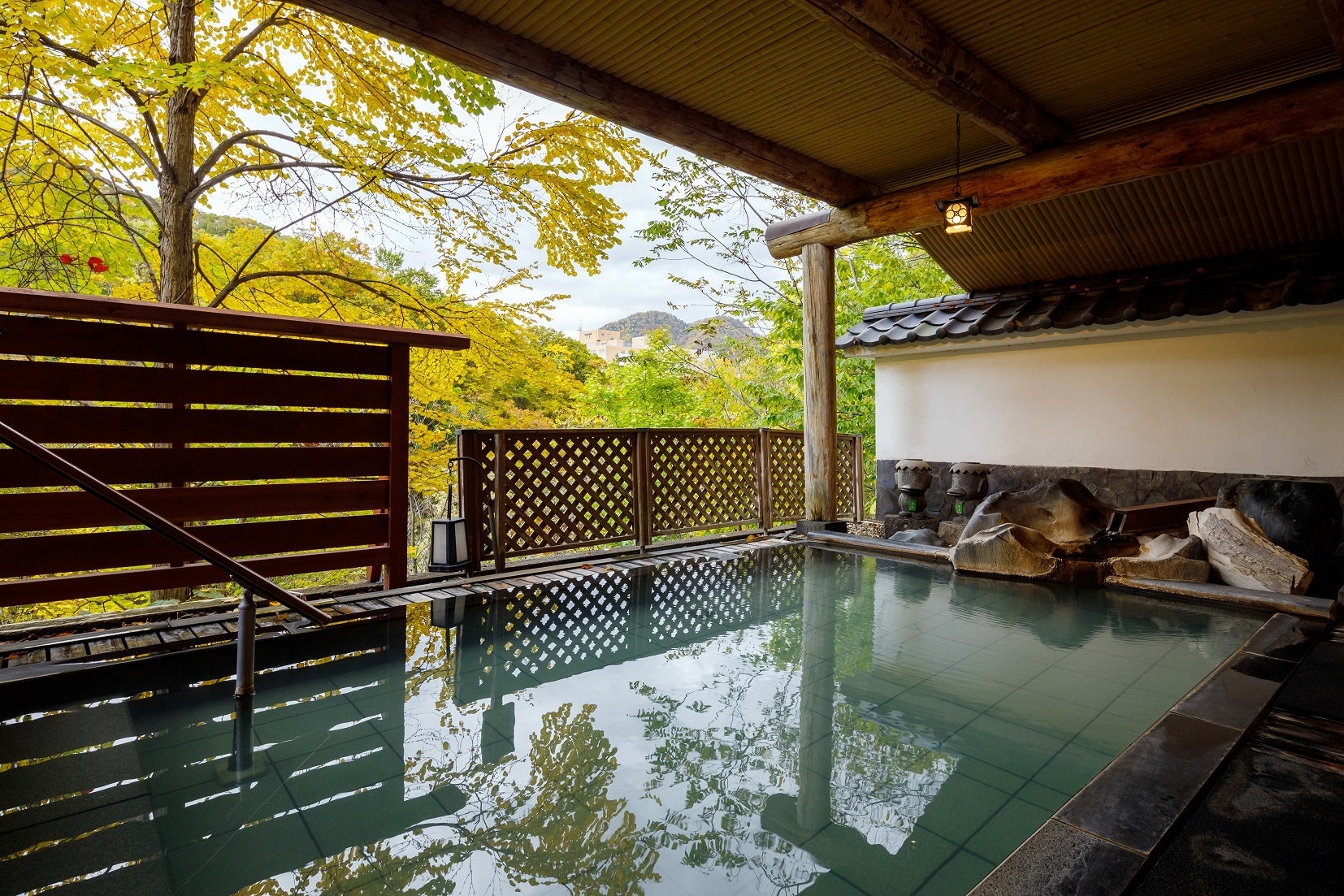 露天風呂の紅葉（昨年）