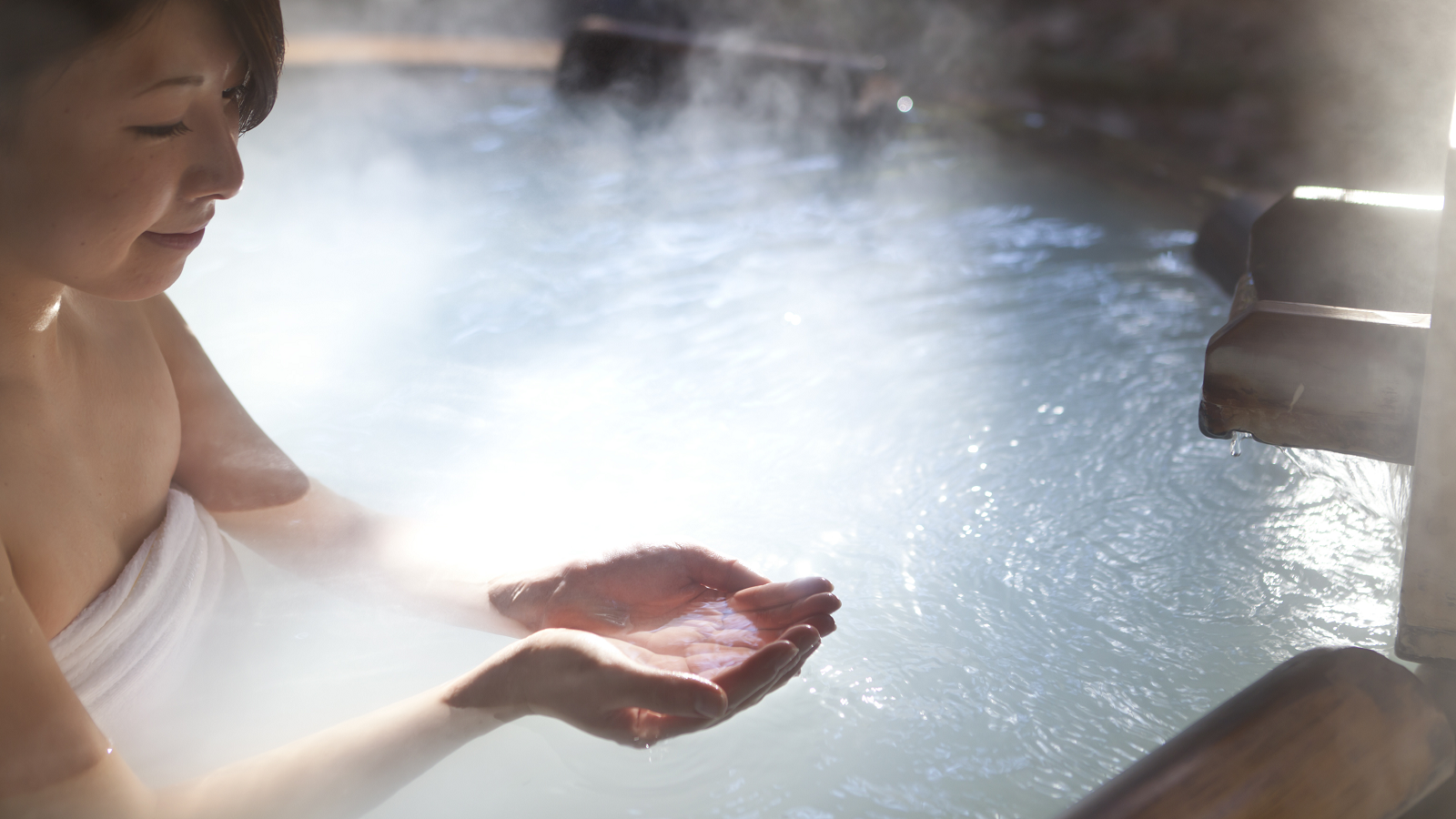 源泉に近い温泉は湯の花が浮かびます