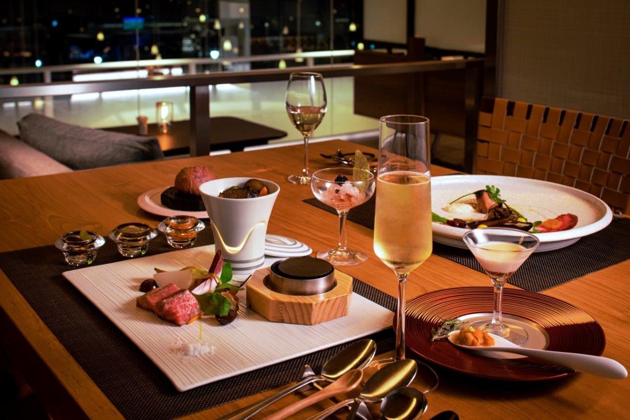 美しく華やかな渾身のフルコースを、どうぞお楽しみくださいませ。