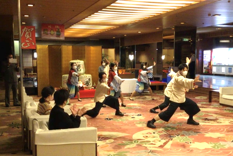 湖畔亭スタッフによる「よさこい演舞」