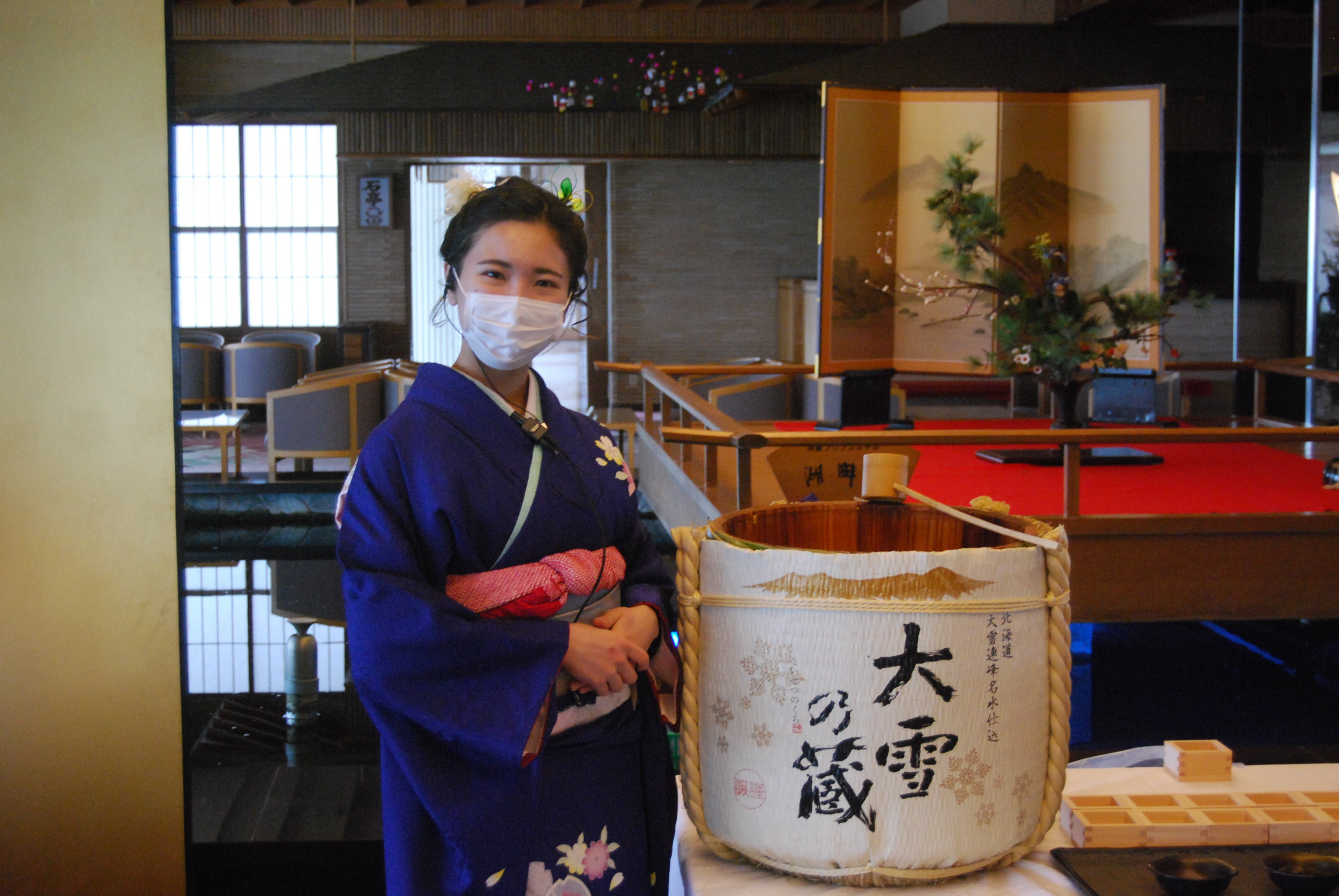 お正月は美しい振袖を来たスタッフがおもてなし