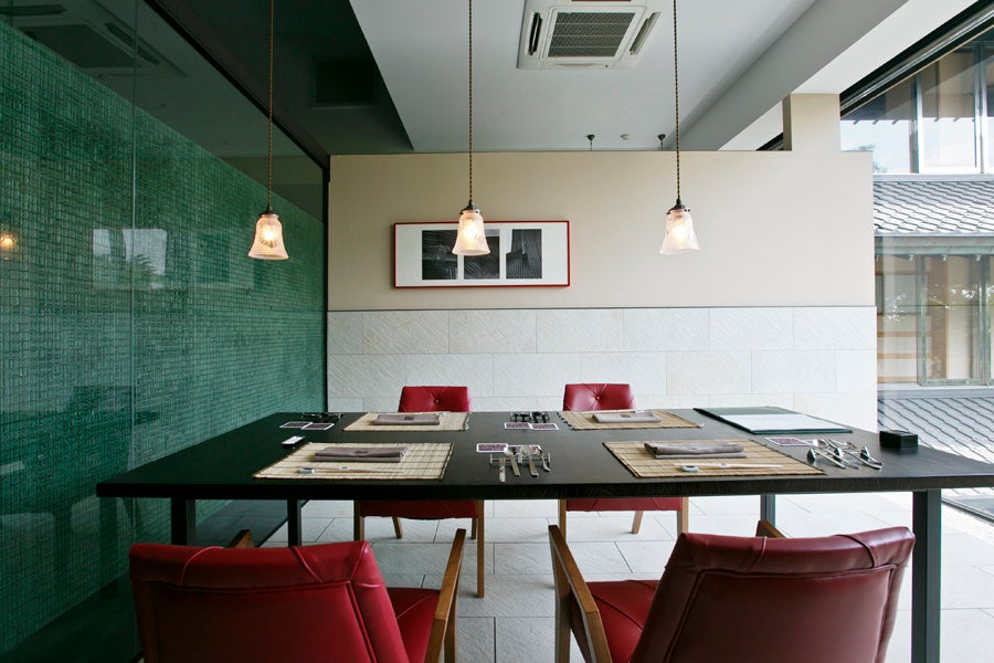 お食事会場一例～半個室～