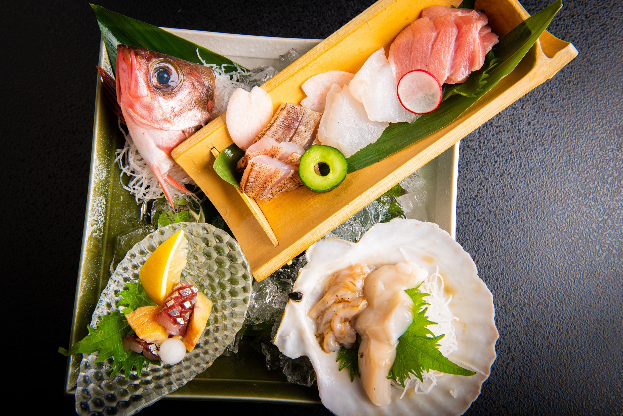 「北海道の旬」と題したお造り盛り合わせ