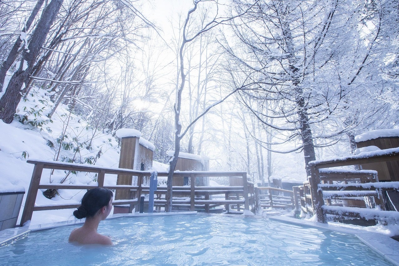 【緑の風】今年の雪見風呂もまもなく見納め！
