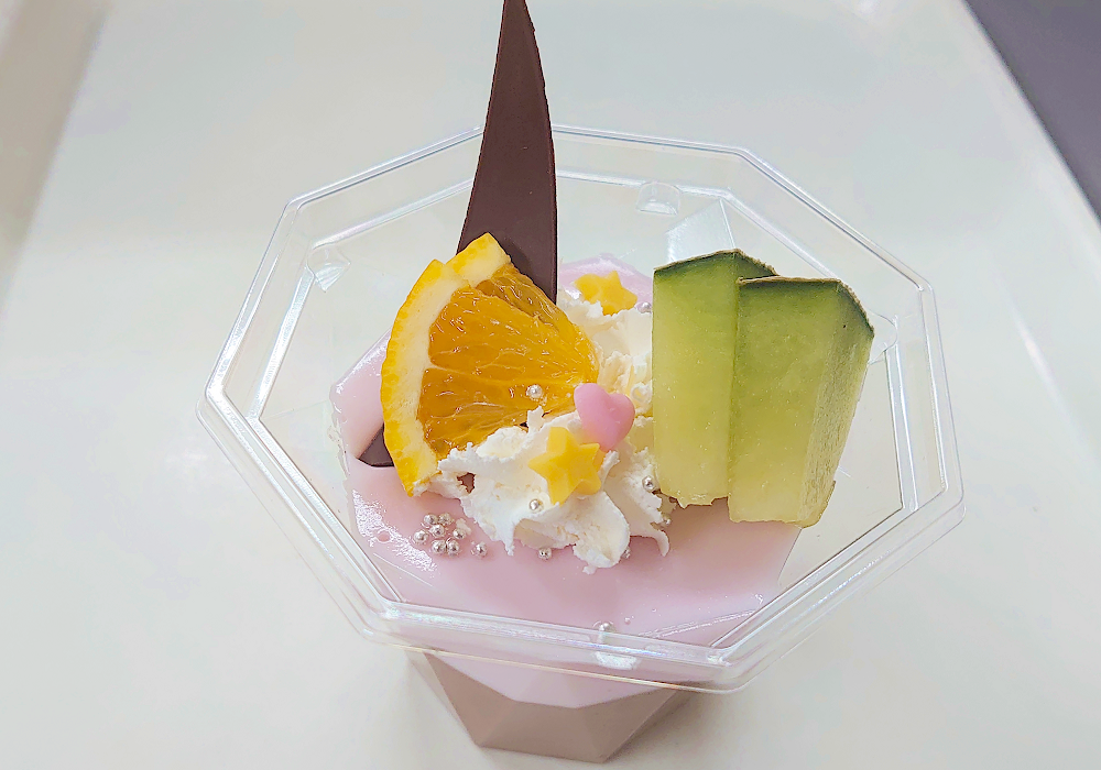 ピンクの可愛さが前面に押し出されるイチゴ味が上バージョン☆彡※写真はイメージです（試作品）トッピング等が変更となる場合がございます。