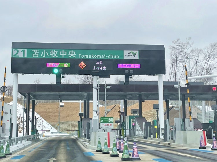 写真は冬の苫小牧中央I.C.