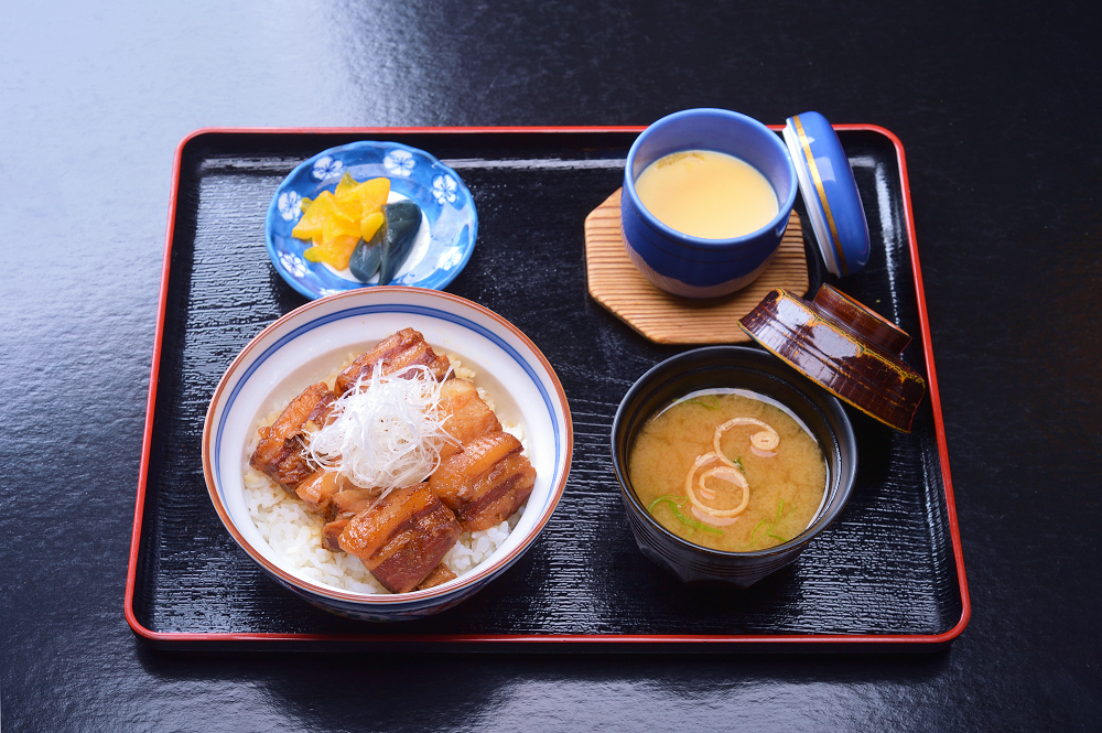 9月おすすめメニュー「豚角煮丼」を特別価格980円にてご提供！