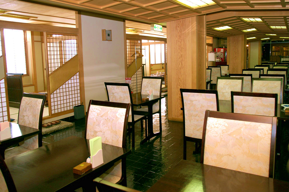 仕切りのある小上がりのお席は打合せなどでもご利用可能です。