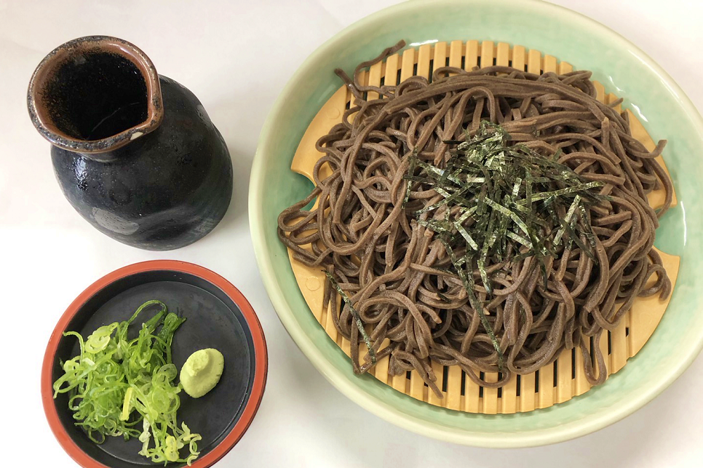 おひとりさま用おせちについてくるお蕎麦（盛り付けイメージ）