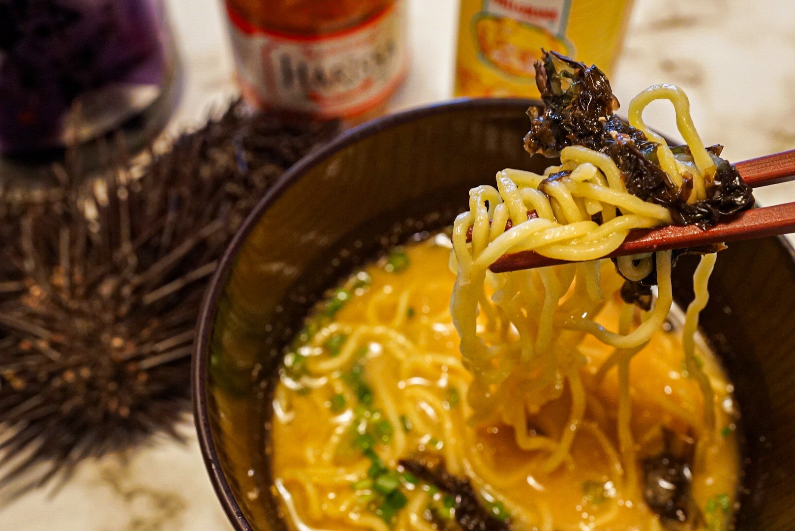 酒粕の風味が香る「函館ウニ味噌ラーメン」