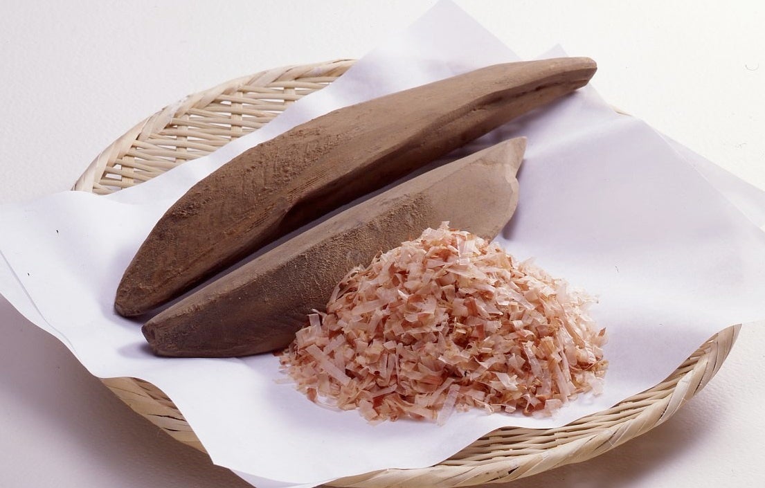 熟練の技と伝統製法で丁寧に作られた本枯鰹節