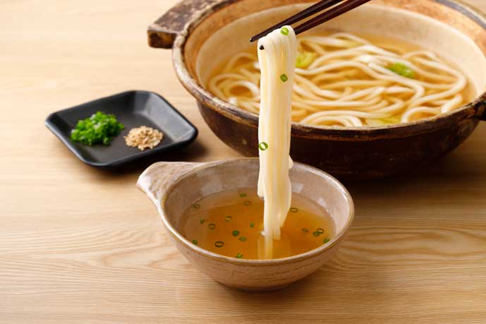 「海鮮だし塩鍋つゆ」で作る「だし煮込みうどん」