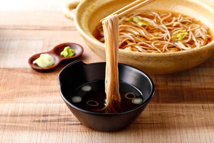 「鶏だし醤油鍋つゆ」で作る「江戸前風蕎麦」