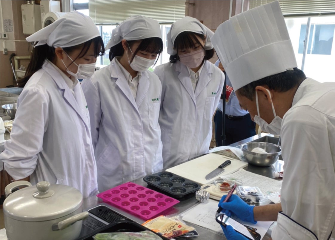 那須拓陽高校と八芳園の交流の様子