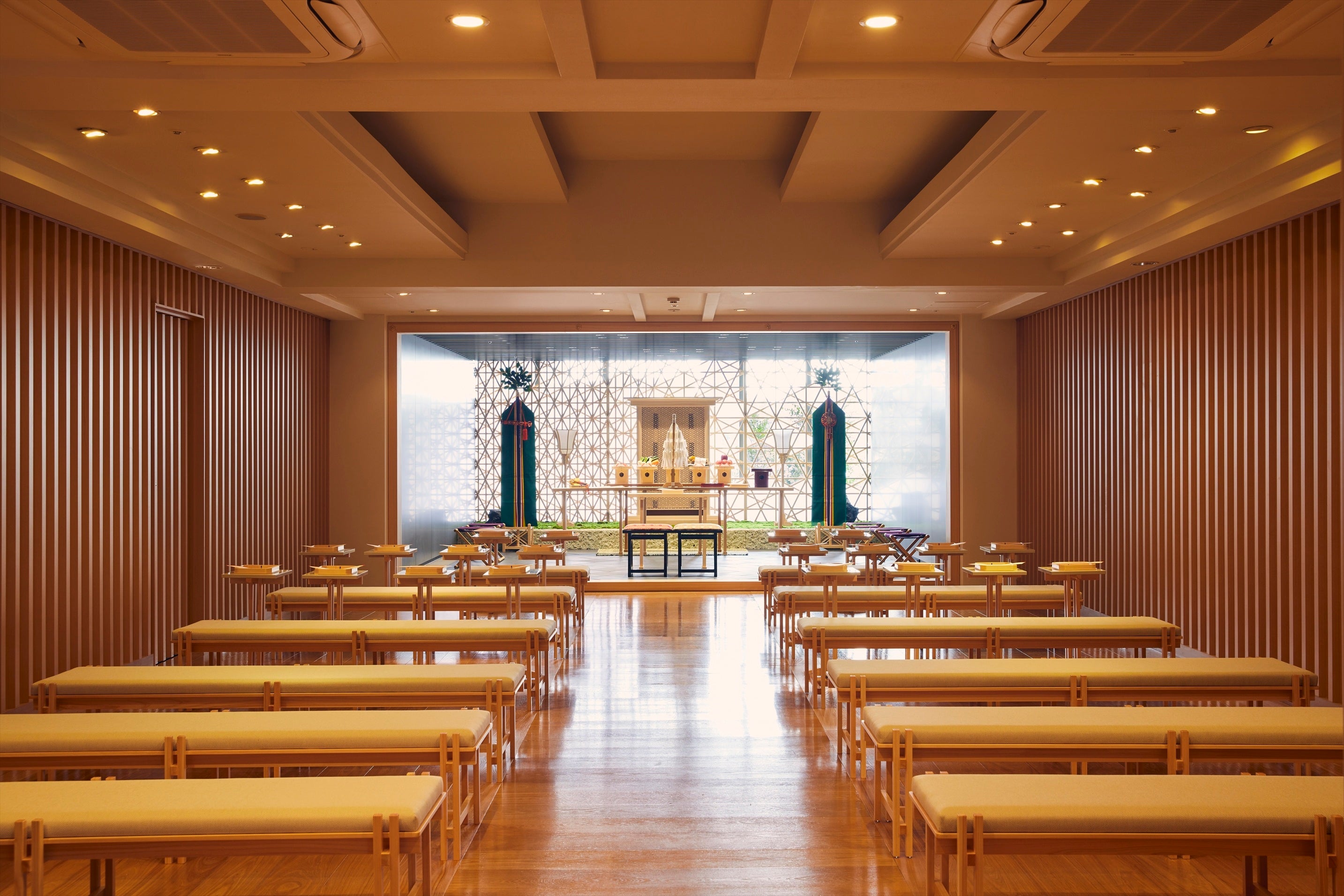 「鳳凰殿」内の様子