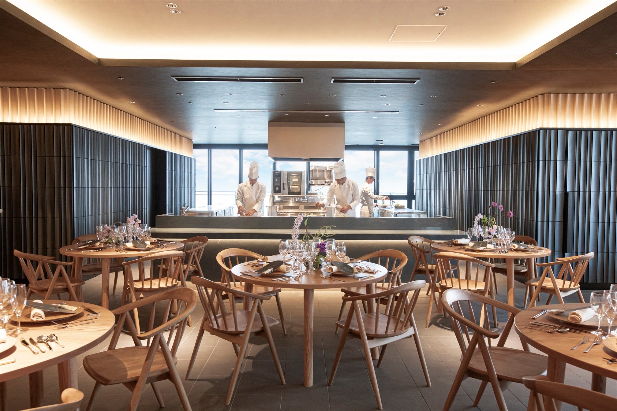 大川市の家具を取り入れた会場「MINORI」