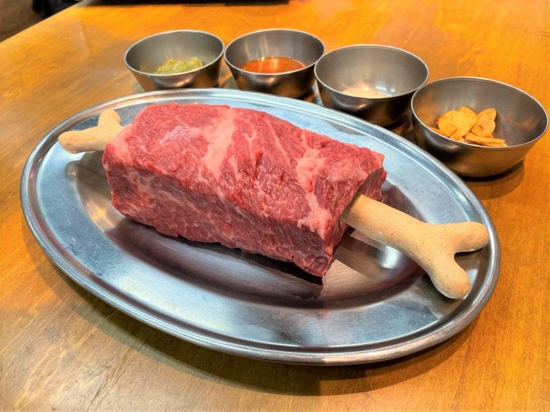 Sns映え必至で話題のマンガ肉がgw限定でさらに巨大化 ふたご史上最重量 1 5倍 はみ出る マンガ肉 爆誕 株式会社ftg Companyのプレスリリース Sns映え必至で話題のマンガ肉がgw限定でさらに巨大化 ふたご史上最重量 1 5倍 はみ出る マンガ肉 爆誕 株式会社ftg Companyのプレスリリース