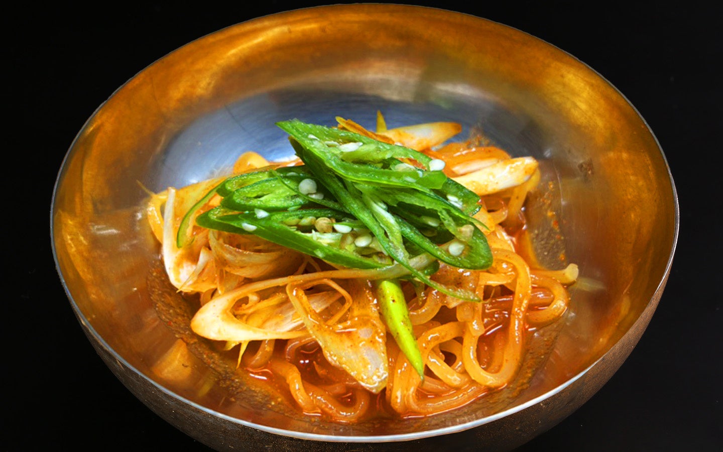 ピリ辛ピビン麺　528円（税込）