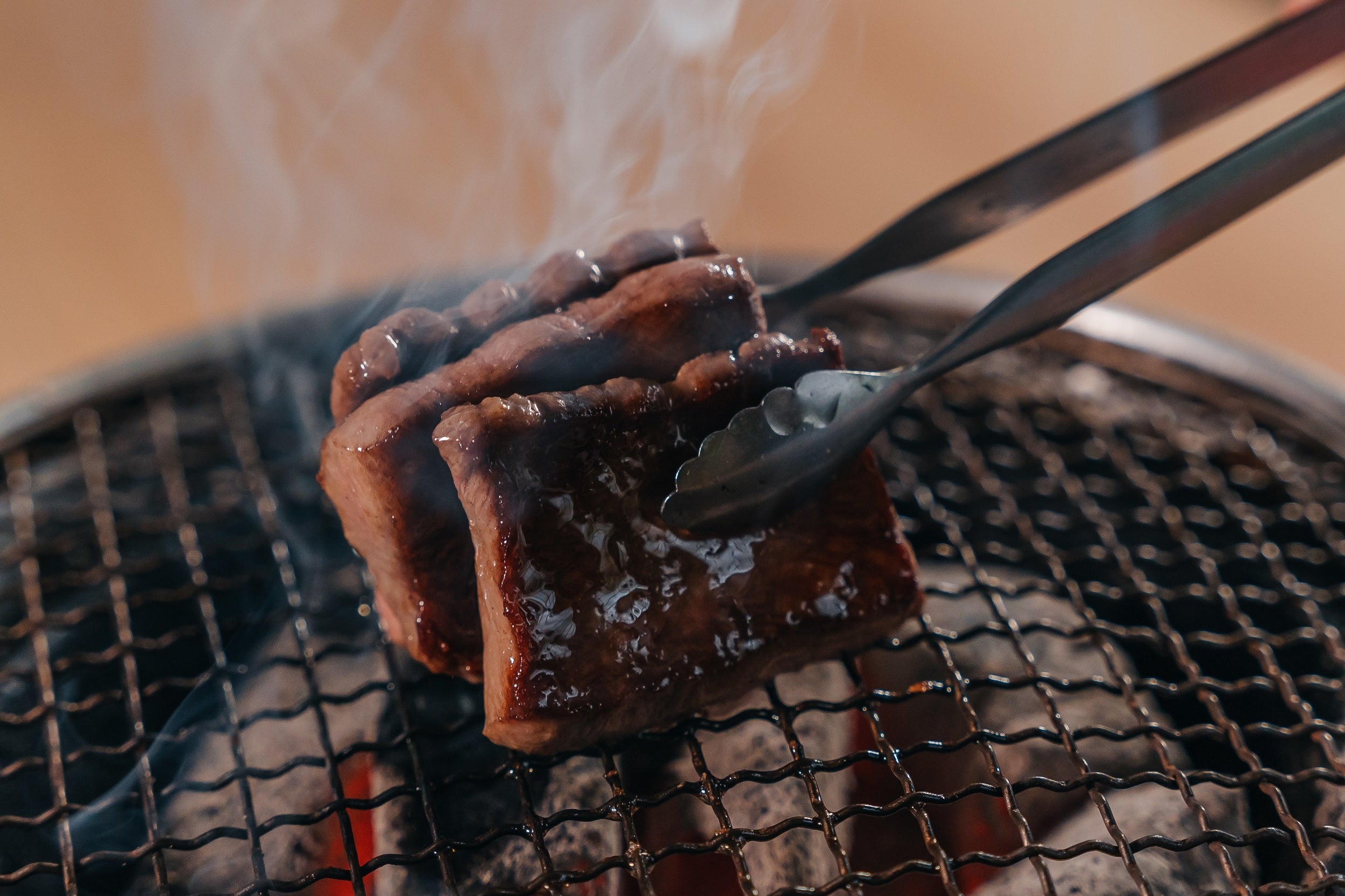炭火で丁寧にお焼きいたします。