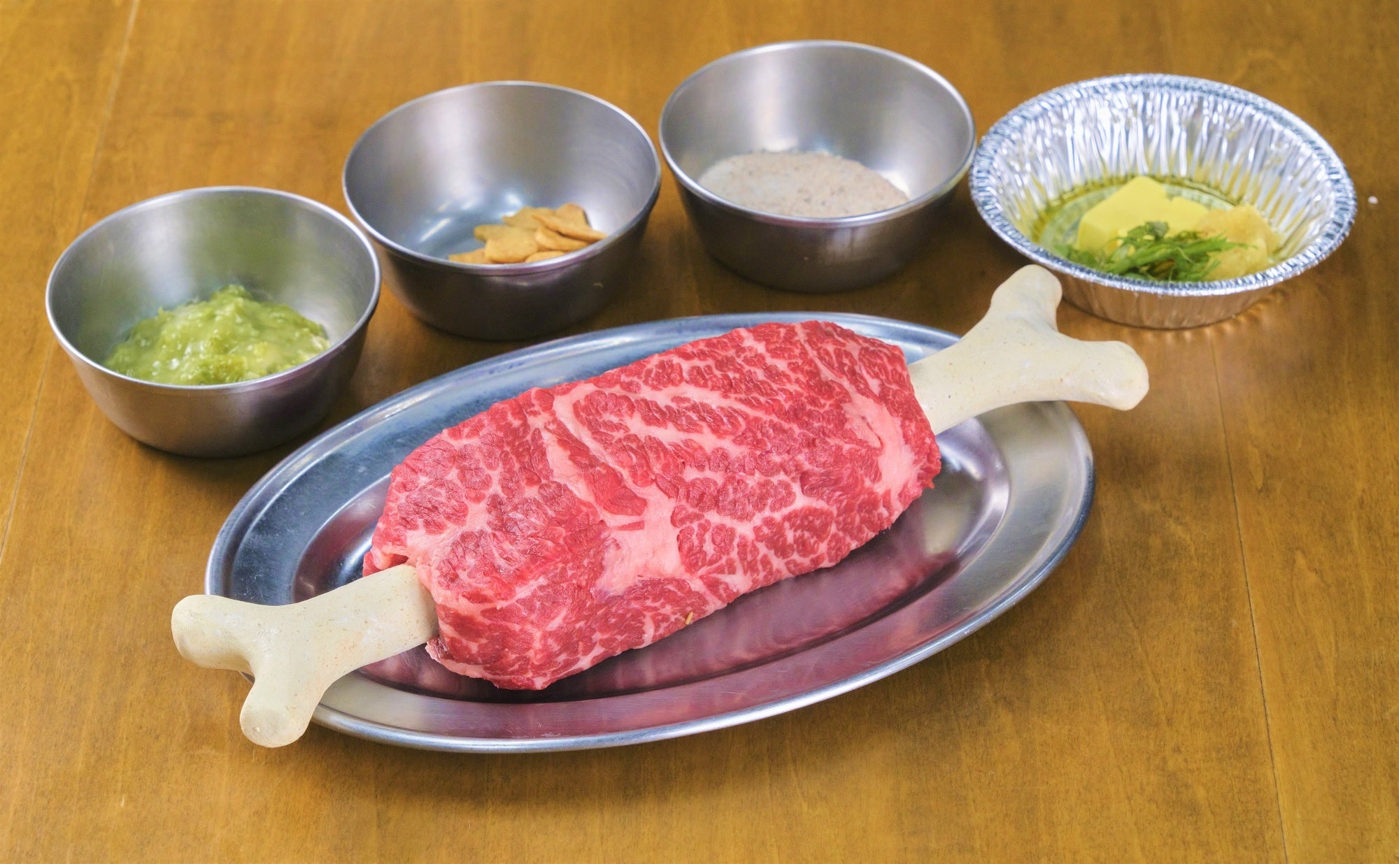 はみ出るマンガ肉　3,680円（税込 4,048円）