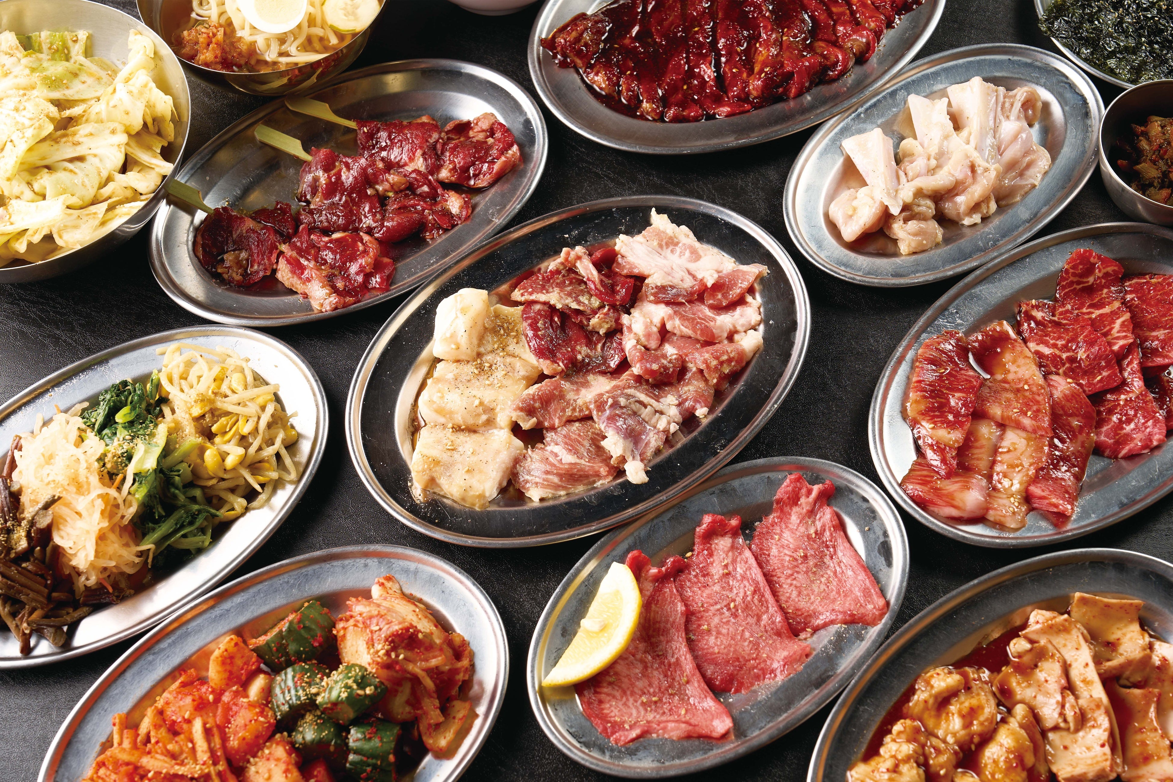 ホルモン堪能！ふたご盛りでぷりぷりお手軽コース 4,980円（税込）　※3名様イメージです。