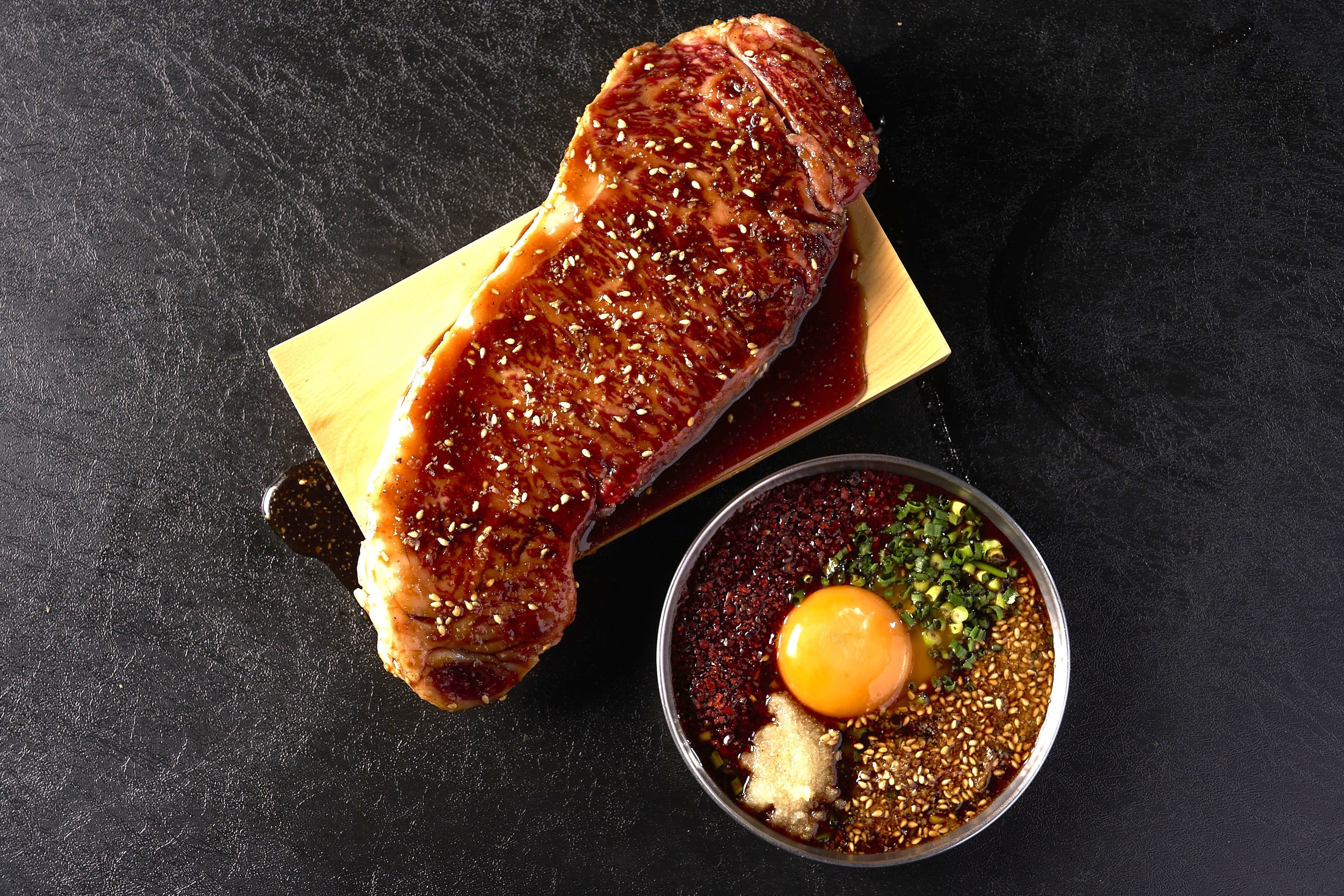 「和牛熟上ロイン」3,680円（税込4,048）