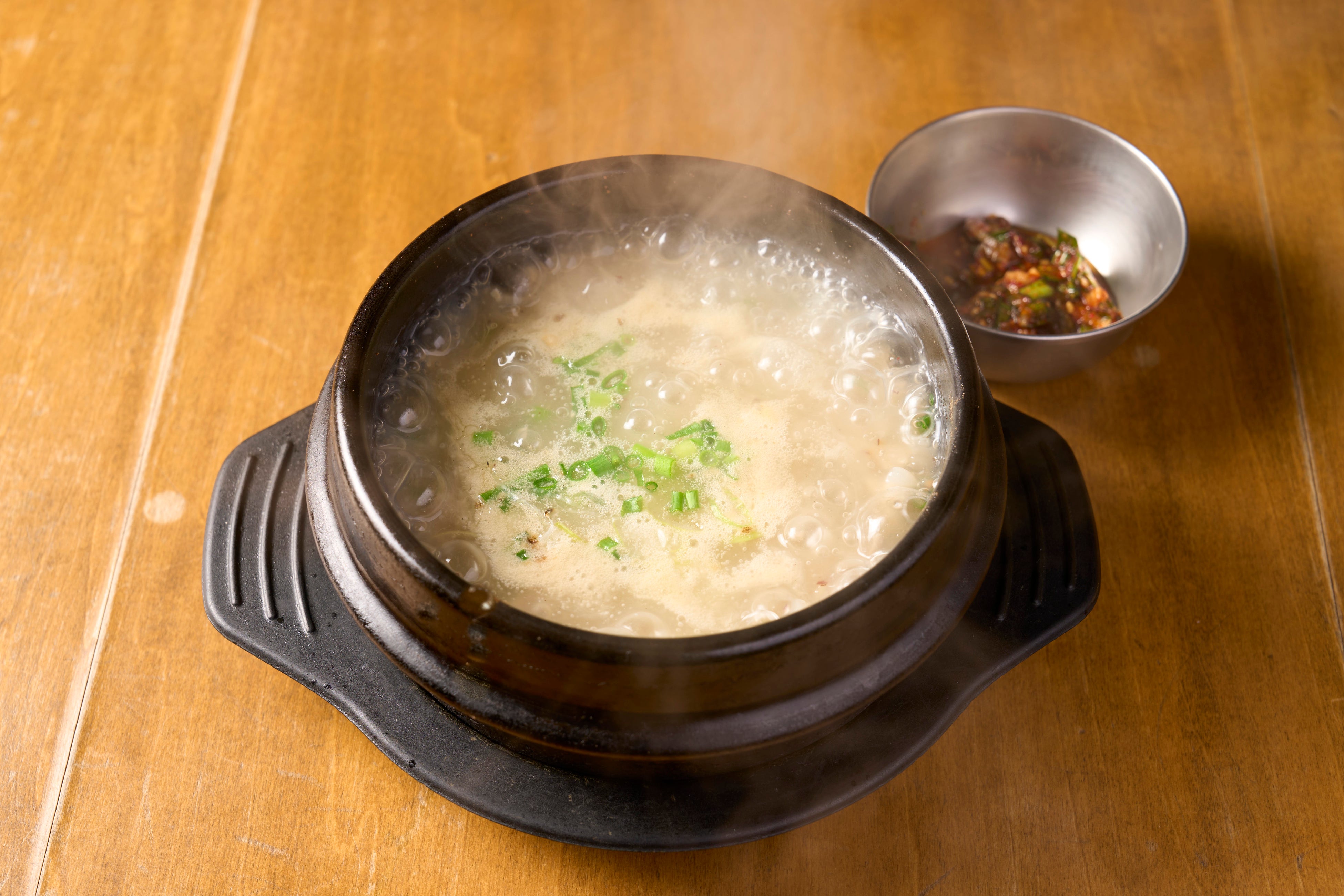 参鶏湯　1,280円（税込1,408円）