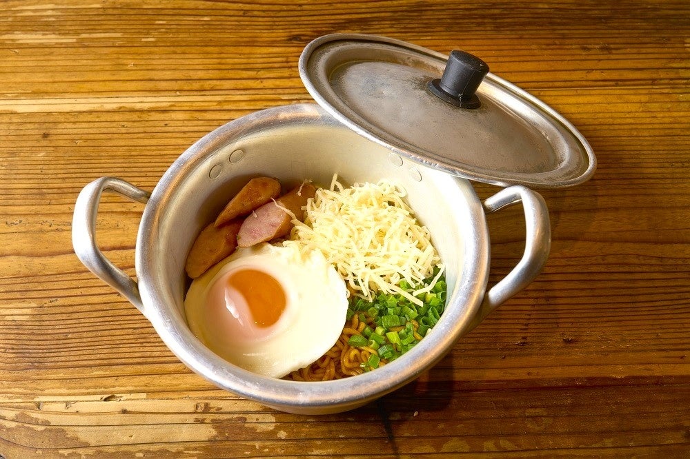 汁なし旨辛ラーメン　780円（税込858円）