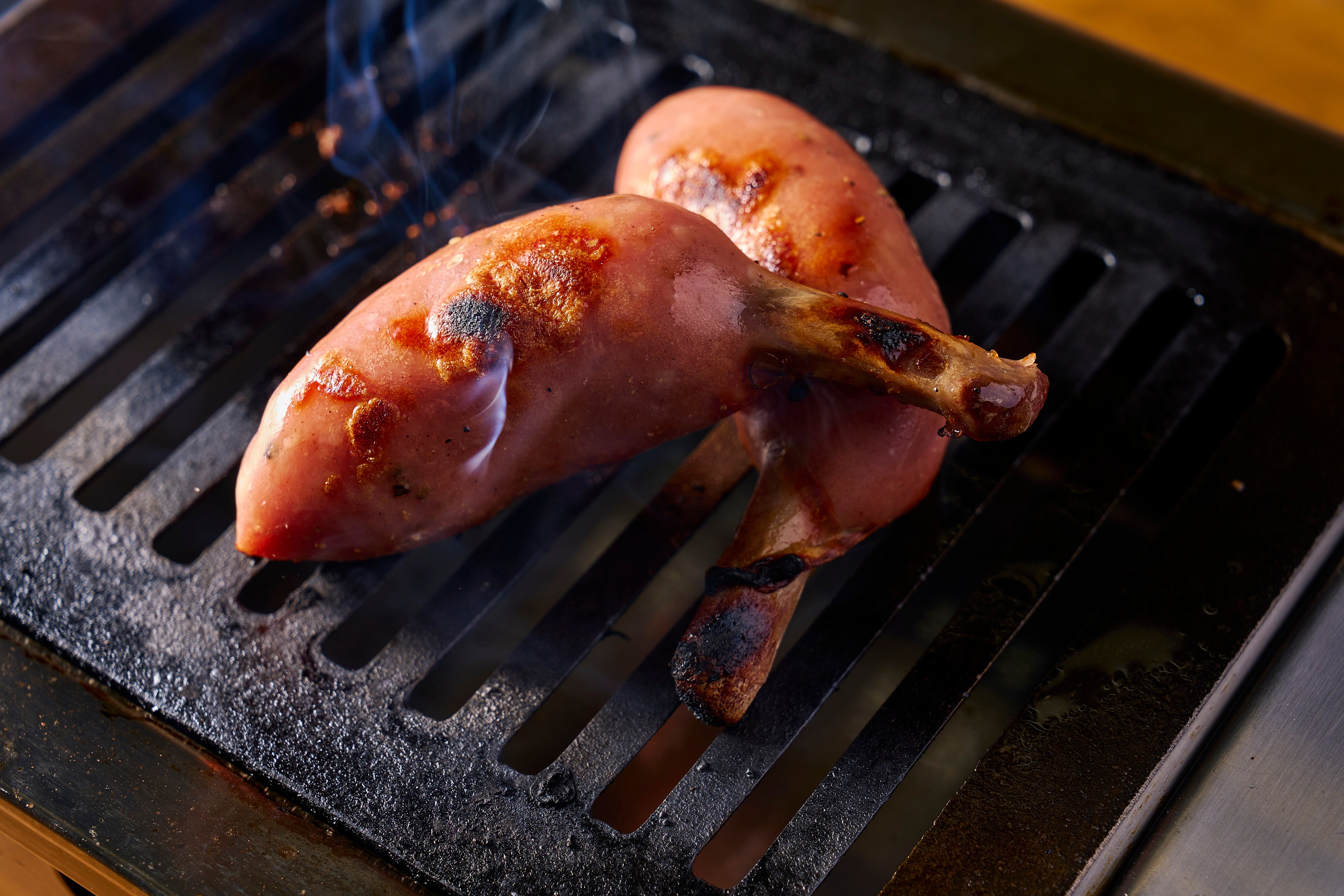 骨付きウィンナー　590円（税込649円）