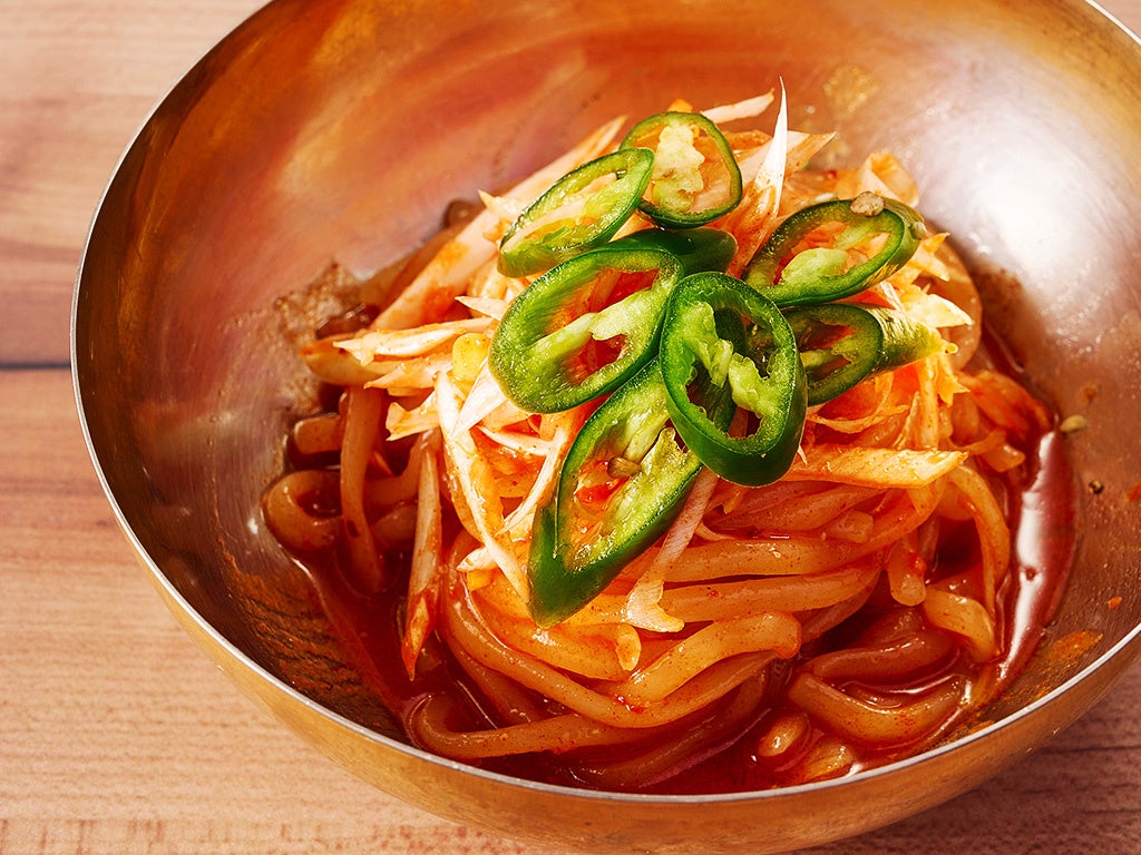 辛麺　590円（税込649円）