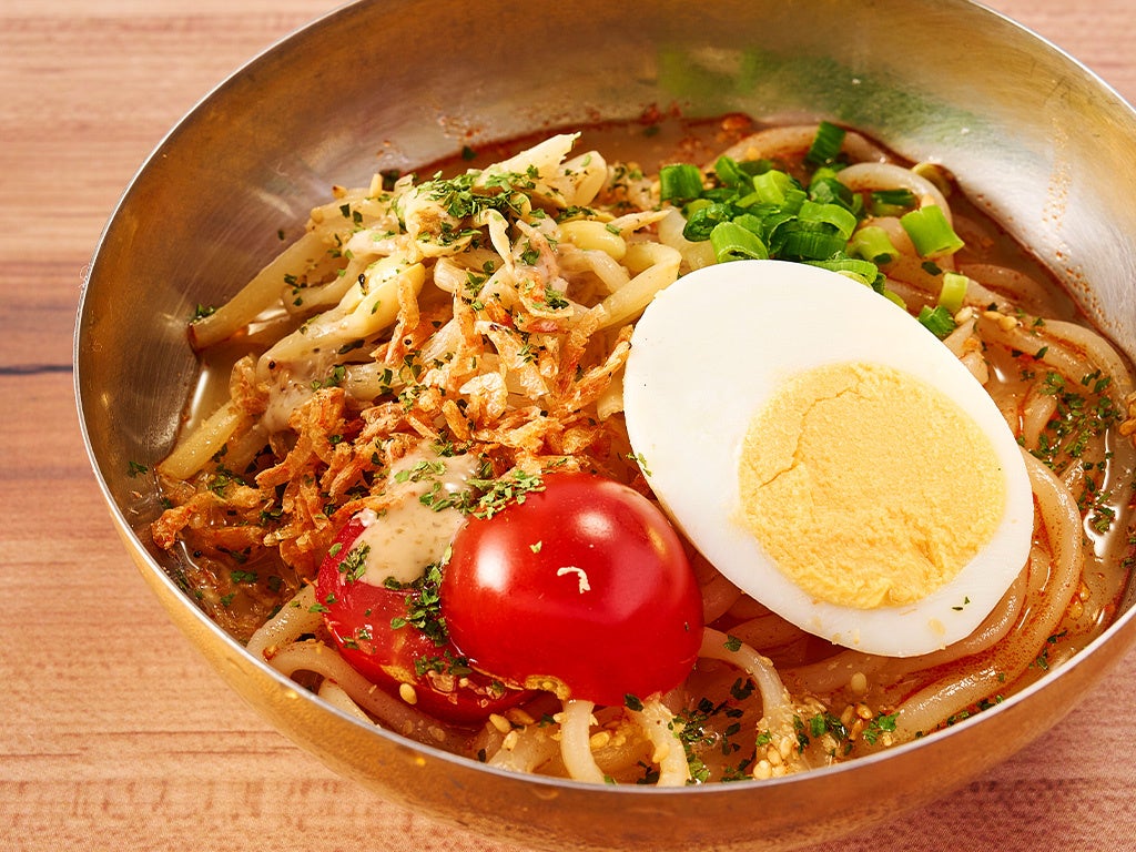 トムヤムクン冷麵　590円（税込649円）