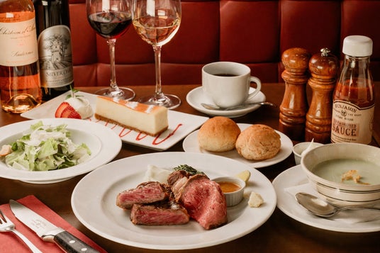 NYの名門ステーキハウスをもっと気軽に楽しめる「ベンジャミン グリル 京都店」、4種のお肉料理と赤ワインのペアリング楽しめるランチ「3種類のワインペアリング付き ベンジャミン グリル コース」登場 NYの名門ステーキハウスをもっと気軽に楽しめる「ベンジャミン グリル 京都店」、4種のお肉料理と赤ワインのペアリング楽しめるランチ「3種類のワインペアリング付き ベンジャミン グリル コース」登場