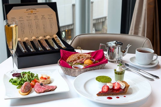 NYの名門ステーキハウス「ベンジャミンステーキハウス」大阪店、新緑の季節を愉しむ「抹茶カクテル付き アフタヌーンティー」が登場 NYの名門ステーキハウス「ベンジャミンステーキハウス」大阪店、新緑の季節を愉しむ「抹茶カクテル付き アフタヌーンティー」が登場