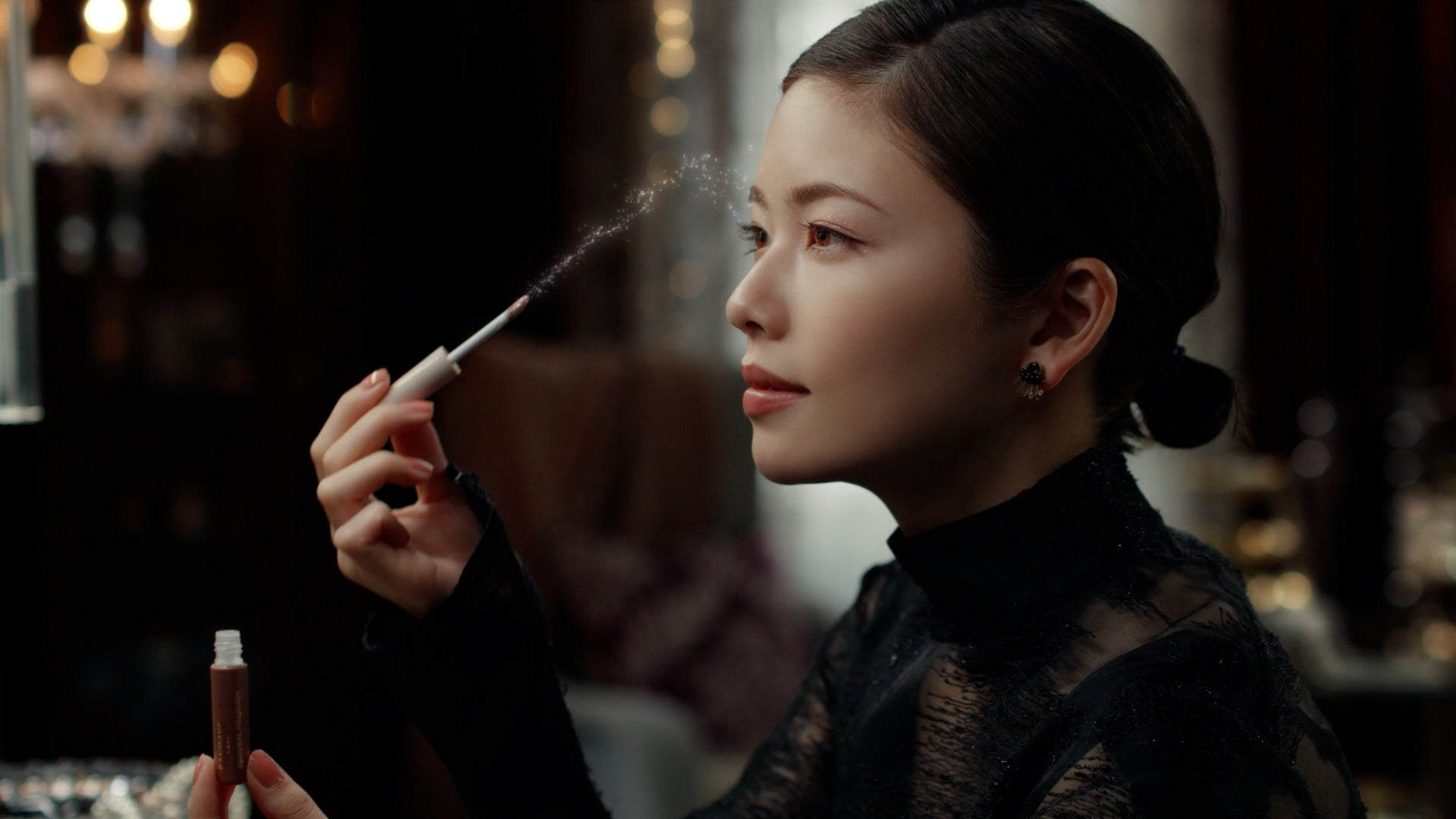 5.「アイカラーマジシャン」をまぶたへのせます。