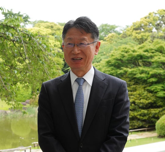 <選考委員長> 富田 淳 東京国立博物館 副館長