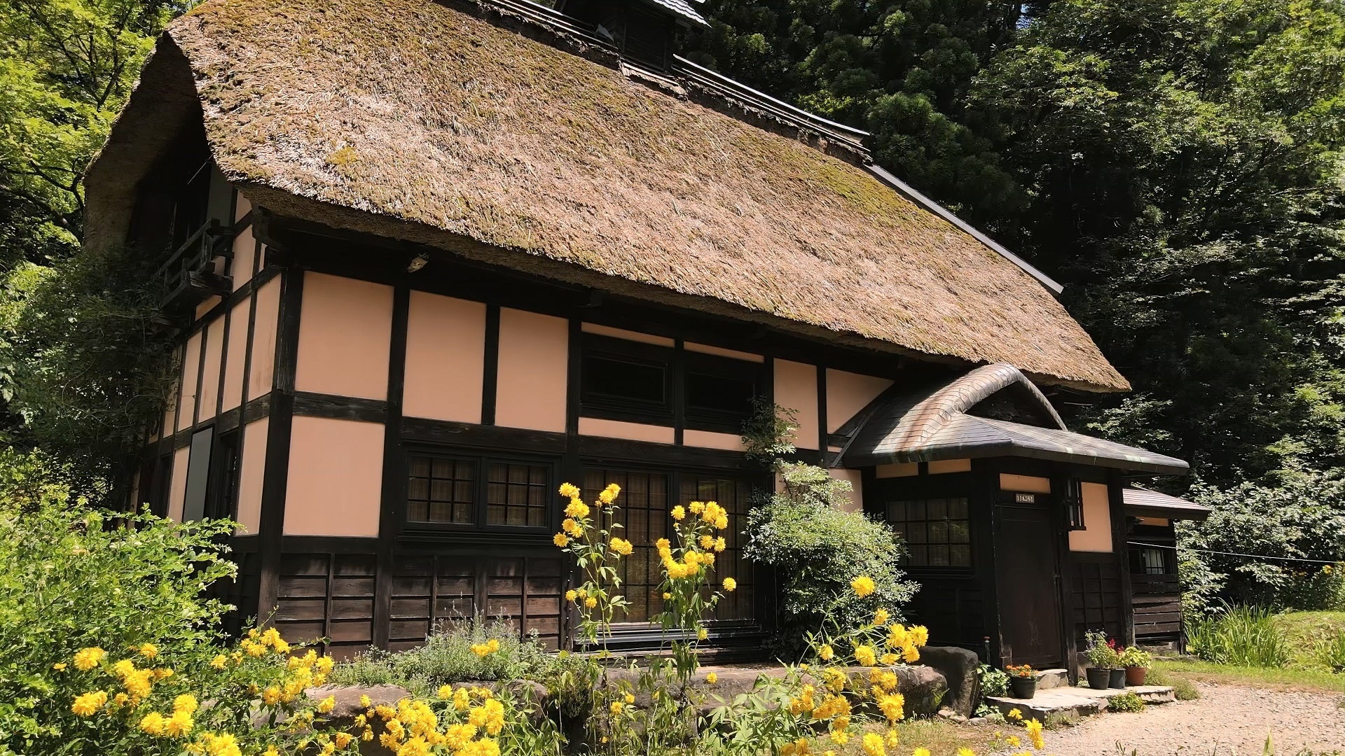 新潟を拠点に古民家を再生してきたドイツ人建築デザイナーによる